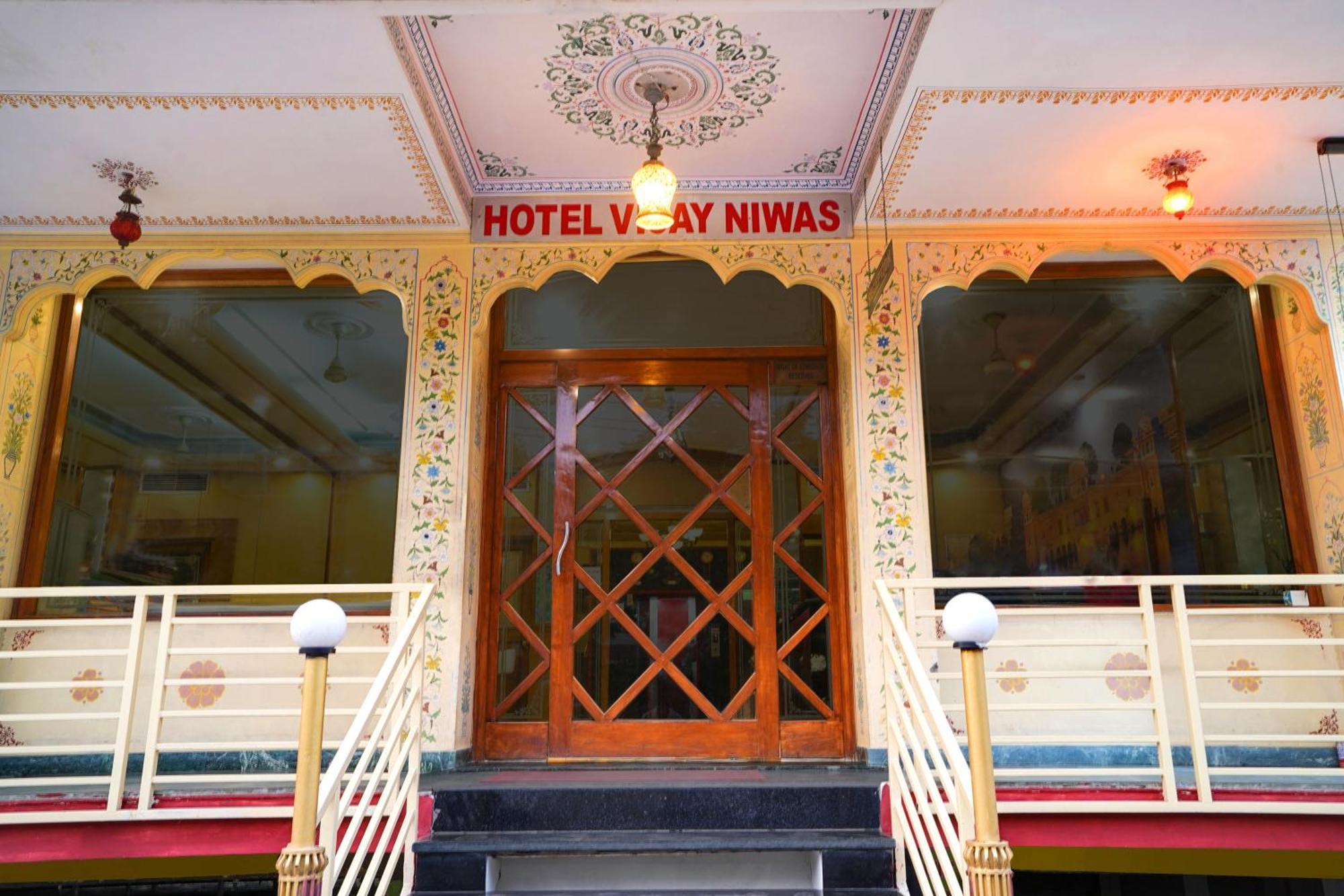 ホテル Collection O Vijay Niwas Kukas エクステリア 写真
